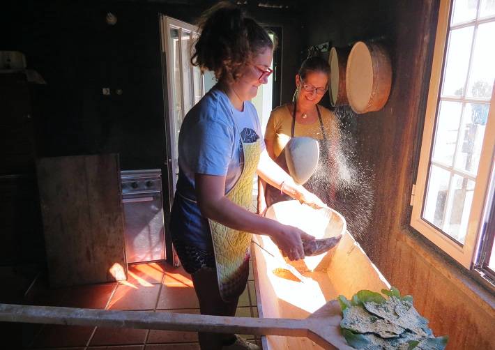 Aprender a fazer pão broa milho Portugal. Atividade da broa de milho no Minho Serra de Arga Portugal. Visite moinhos de água em funcionamento Viana do Castelo